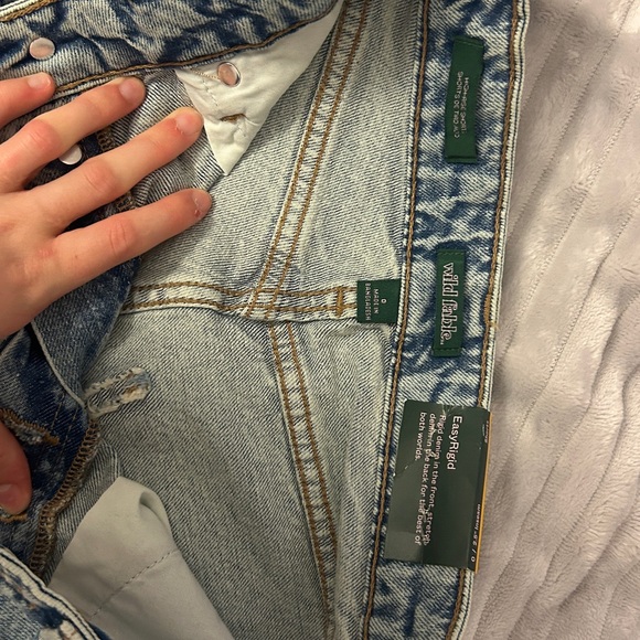 women’s distressed jean shorts size 0 light wash - Picture 4 of 5